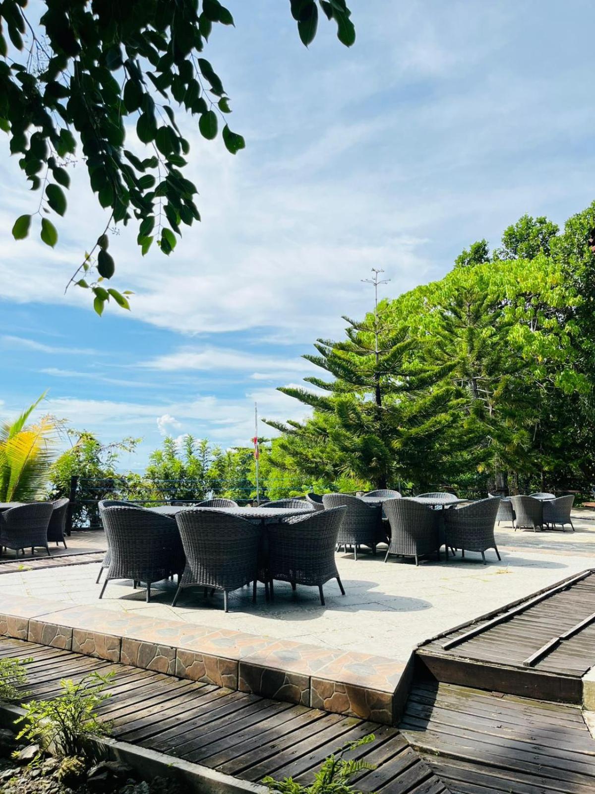 Kasuari Valley Beach Resort Sorong Extérieur photo
