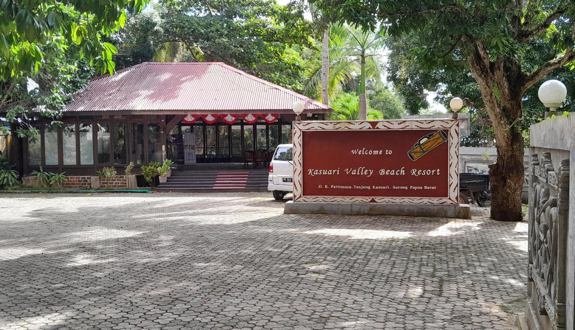 Kasuari Valley Beach Resort Sorong Extérieur photo