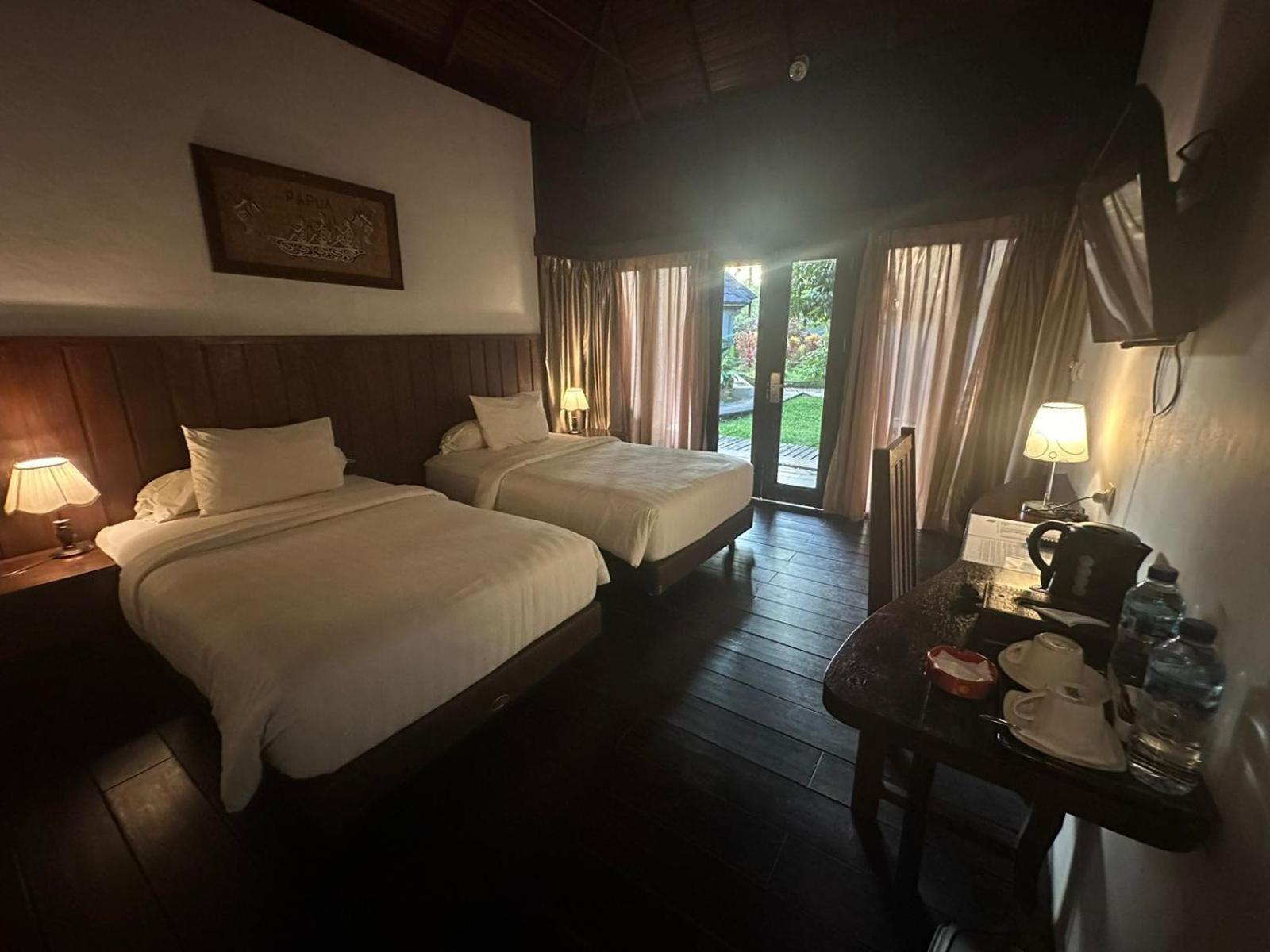 Kasuari Valley Beach Resort Sorong Extérieur photo